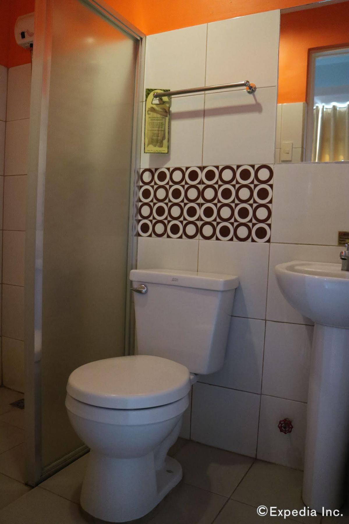 Negrense Suites Баколод Экстерьер фото